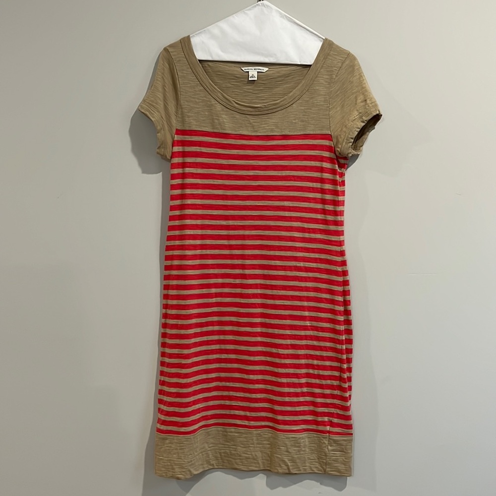 Tan and orangish/red/pink cotton Banana Republic dress, size Medium.